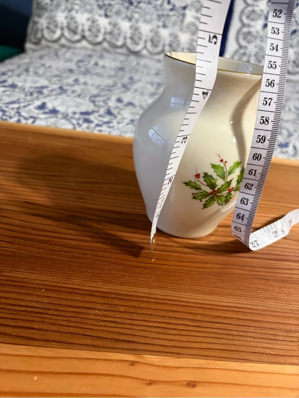 Lenox EUC Classic White Ceramic Holiday Holly Vase CLASSIC traditional